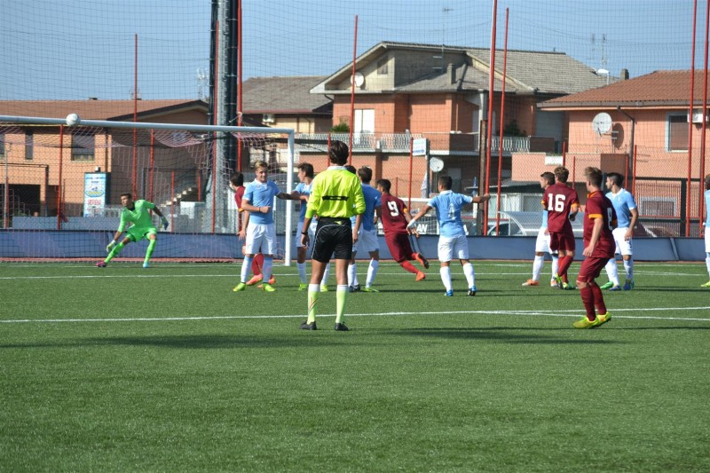 il calcio di punizione che aveva portato in vantaggio la roma nel derby