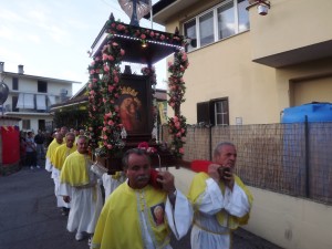 LA SACRA IMMAGINE DELLA MADONNA DEL BUON CONSIGLIO PORTATA DALLA CONFRATERNITA GIOVANNI PAOLO II