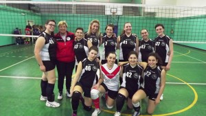 LA TERZA DIVISIONE FEMMINILE DELLA ROSAVOLLEY VELLETRI PRIMA DELLA PARTITA---