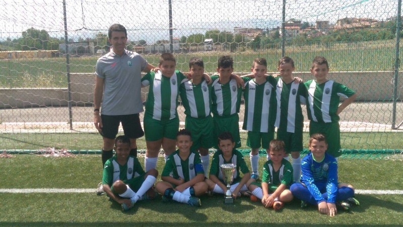 monticelli e un gruppo scuola calcio