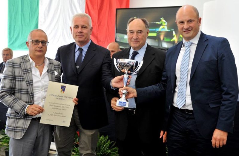 il-consigliere-tocci-a-sx-e-molinari-a-dx-premiati-per-lo-scudetto-foto-bizzi