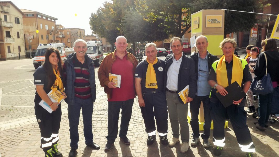 foto-di-gruppo-con-la-presenza-anche-del-vicesindaco-di-lariano-sergio-bartoli-e-il-consigliere-marco-petrilli-e-il-presidente-dellassociazione-santarsiero-gianluca-ciriaci-1-2